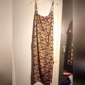 Womens floral slip dress sz M midi length.